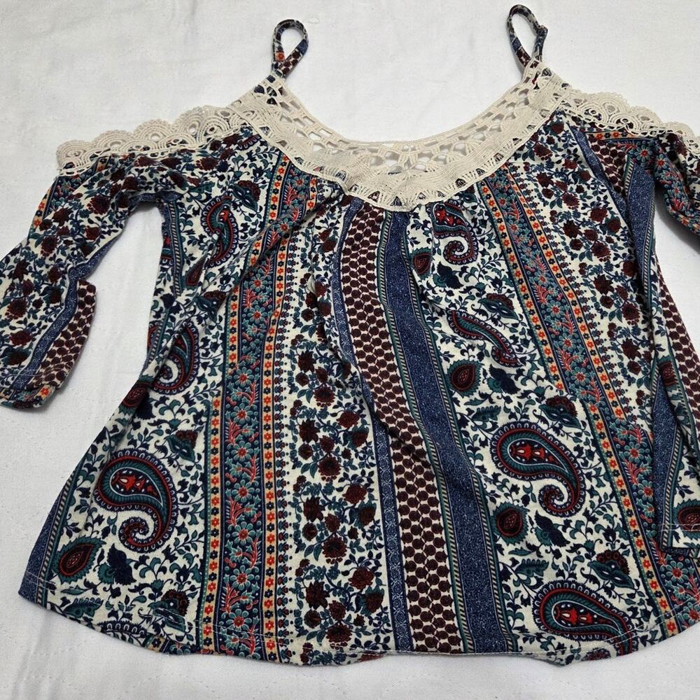 No Boundaries cold Shoulder multi-colored top womans size Small